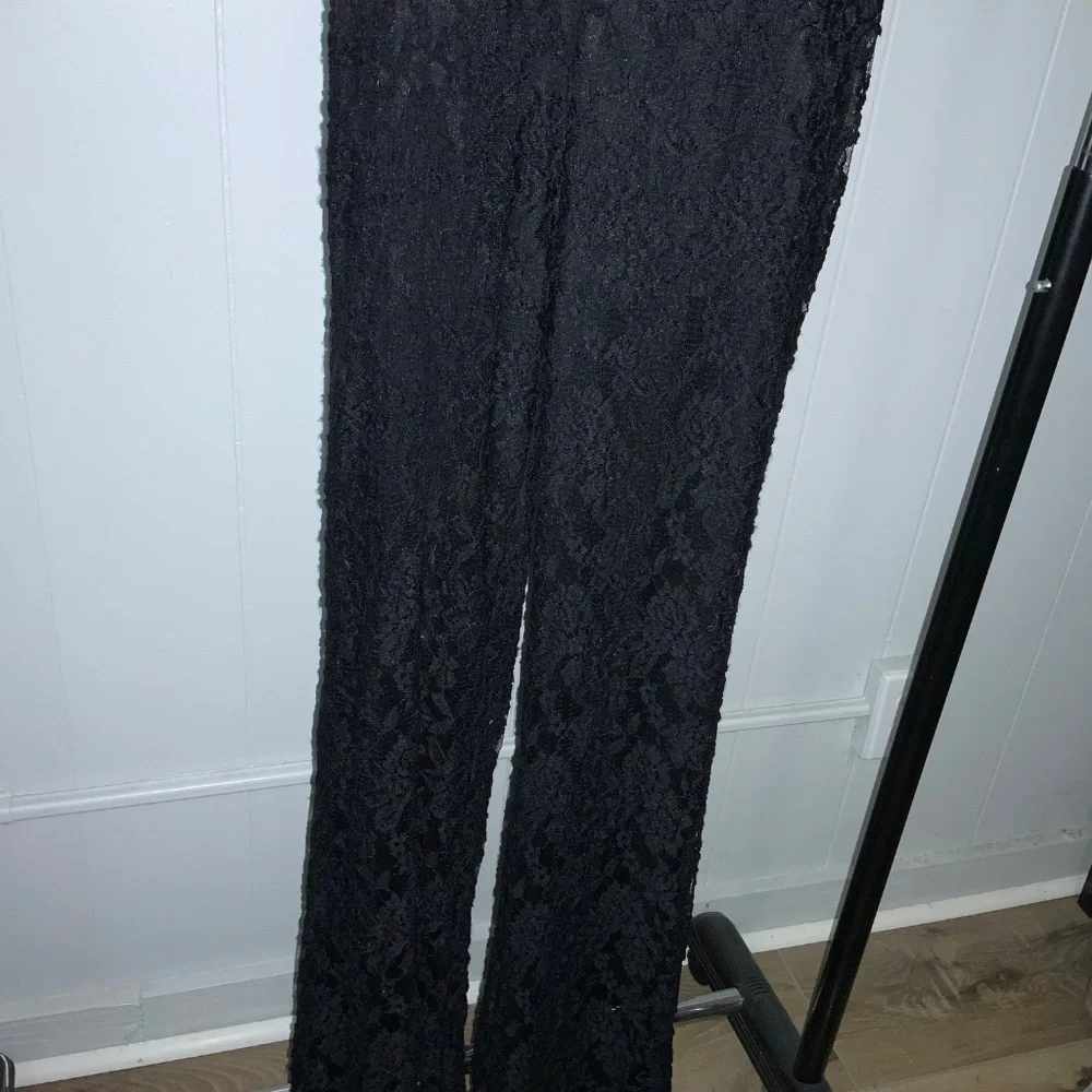 Venus lace V neck sleeveless jumpsuit open back Sz M flare leg